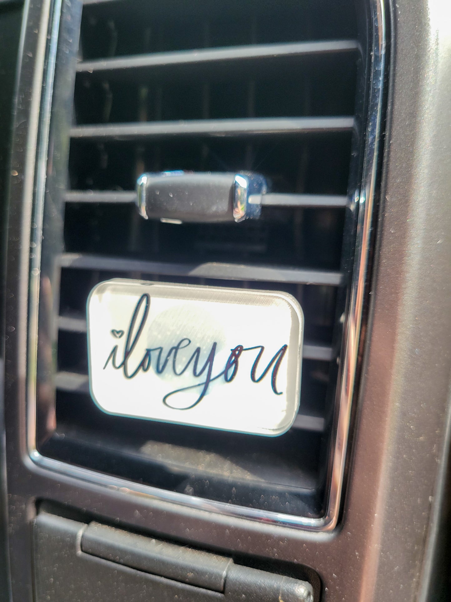"I Love You" Car Vent Clip – A Loving Reminder on Every Drive